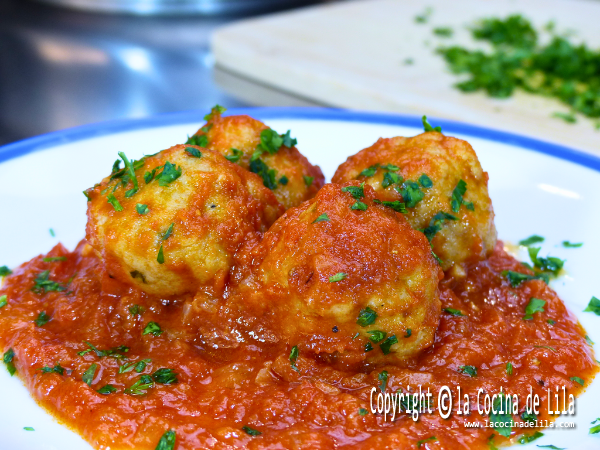 Cómo hacer albóndigas con salsa de tomate